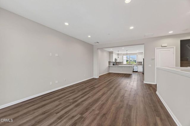 1952 Victoria Avenue, Oxnard, CA 93035