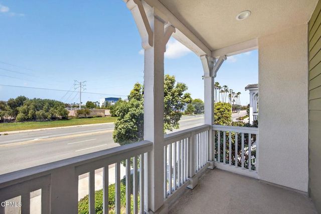 1952 Victoria Avenue, Oxnard, CA 93035