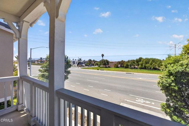 1952 Victoria Avenue, Oxnard, CA 93035