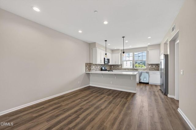 1952 Victoria Avenue, Oxnard, CA 93035