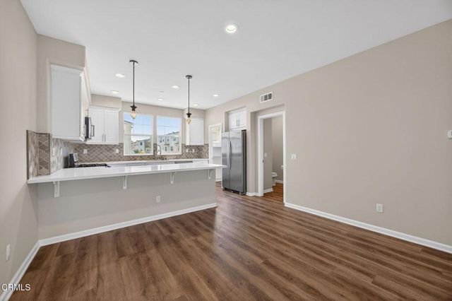 1952 Victoria Avenue, Oxnard, CA 93035