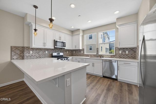 1952 Victoria Avenue, Oxnard, CA 93035