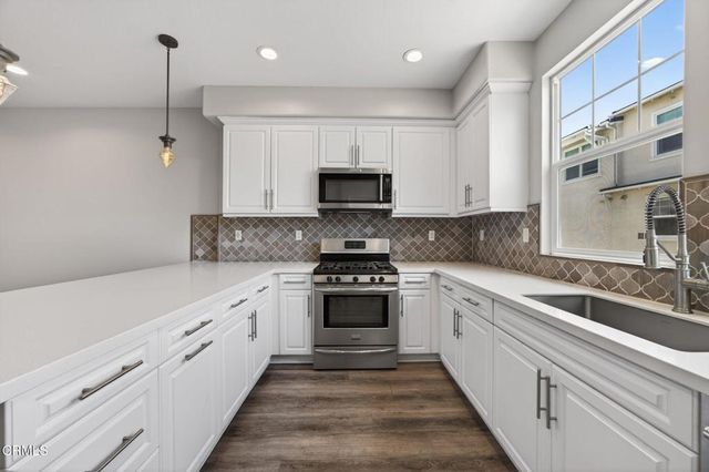 1952 Victoria Avenue, Oxnard, CA 93035