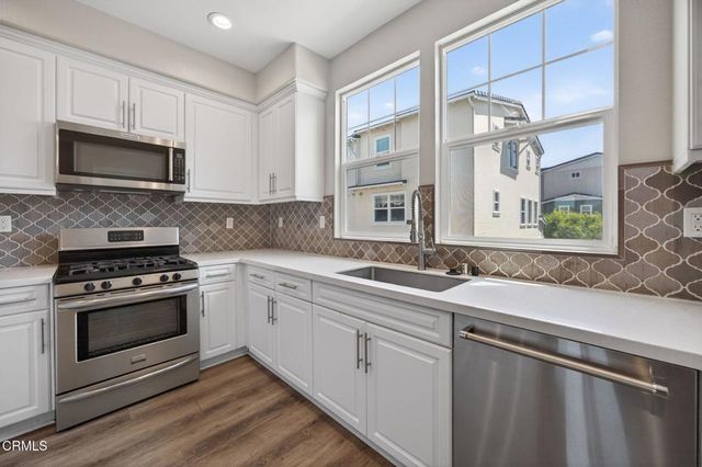 1952 Victoria Avenue, Oxnard, CA 93035