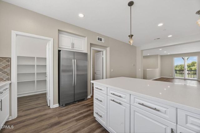 1952 Victoria Avenue, Oxnard, CA 93035