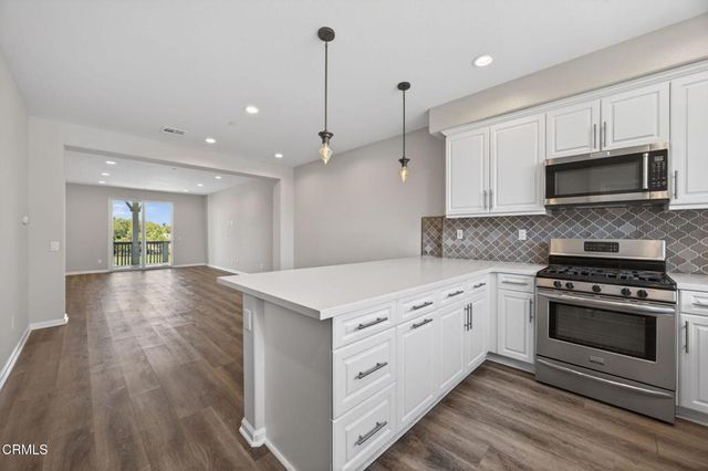 1952 Victoria Avenue, Oxnard, CA 93035