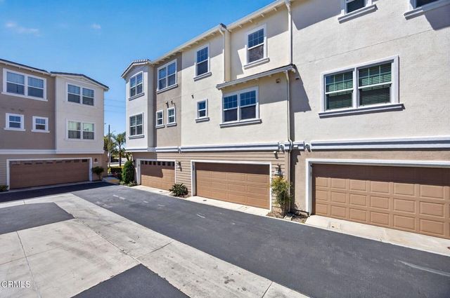 1952 Victoria Avenue, Oxnard, CA 93035