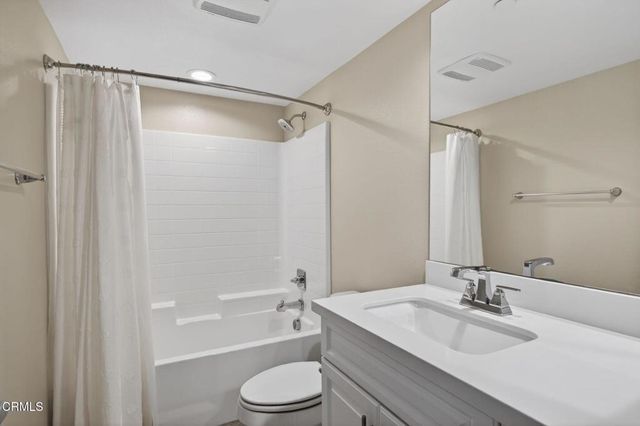 1952 Victoria Avenue, Oxnard, CA 93035