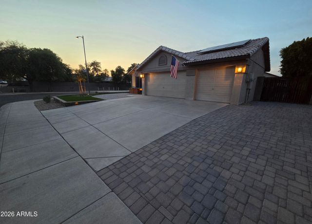 8818 W Melinda Lane, Peoria, AZ 85382