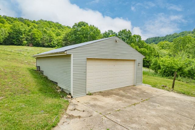 4187 Booker Farm Rd, Hampshire, TN 38461