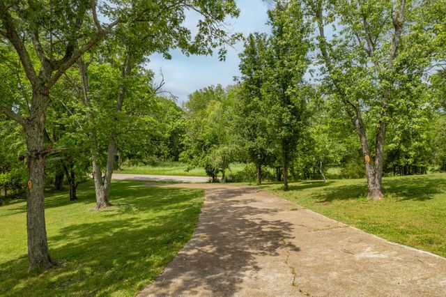 4187 Booker Farm Rd, Hampshire, TN 38461