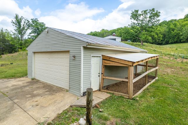 4187 Booker Farm Rd, Hampshire, TN 38461