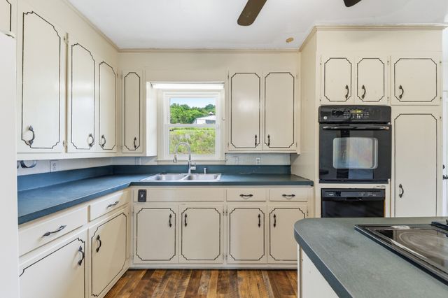 4187 Booker Farm Rd, Hampshire, TN 38461
