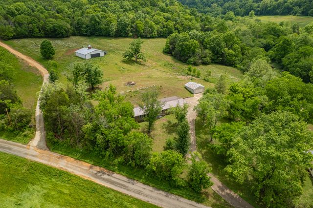 4187 Booker Farm Rd, Hampshire, TN 38461