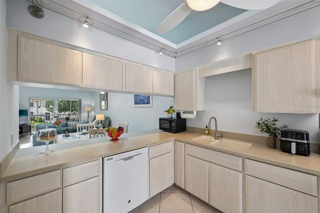 1041 CAPRI ISLES BOULEVARD 209, Venice, FL 34292