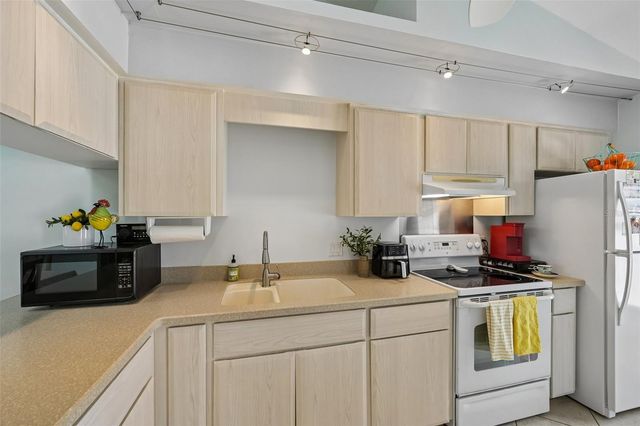 1041 CAPRI ISLES BOULEVARD 209, Venice, FL 34292
