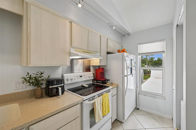 1041 CAPRI ISLES BOULEVARD 209, Venice, FL 34292
