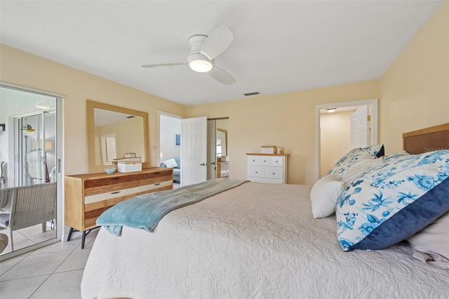 1041 CAPRI ISLES BOULEVARD 209, Venice, FL 34292