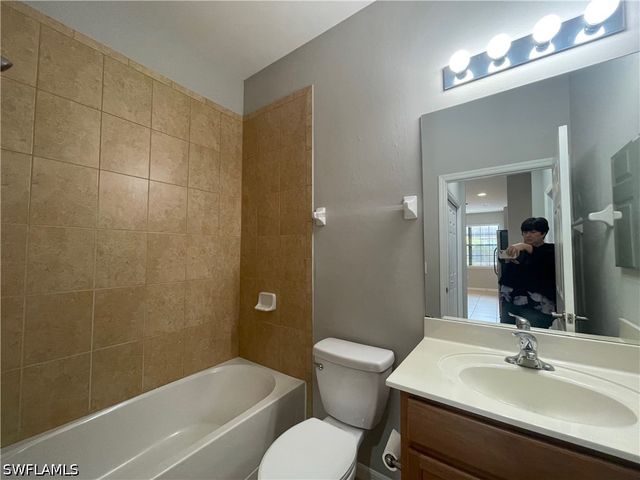 3702 Pino Vista WAY 3, Estero, FL 33928