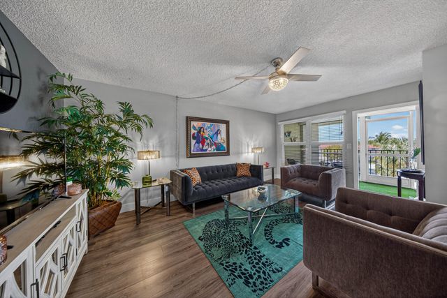 804 SE 7th Street SE 401, Deerfield Beach, FL 33441