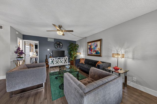 804 SE 7th Street SE 401, Deerfield Beach, FL 33441