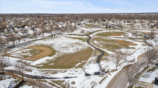 565 DEAN Drive F, South Elgin, IL 60177