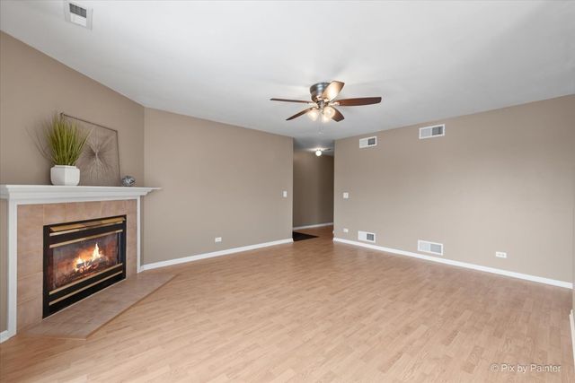 565 DEAN Drive F, South Elgin, IL 60177