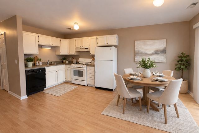 565 DEAN Drive F, South Elgin, IL 60177