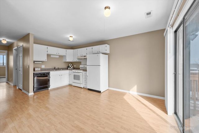 565 DEAN Drive F, South Elgin, IL 60177