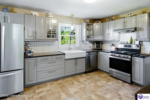202 Cedarview Drive, Shepherdsville, KY 40165