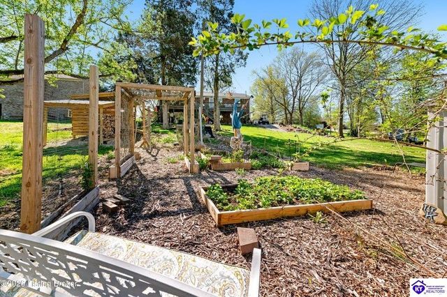 202 Cedarview Drive, Shepherdsville, KY 40165