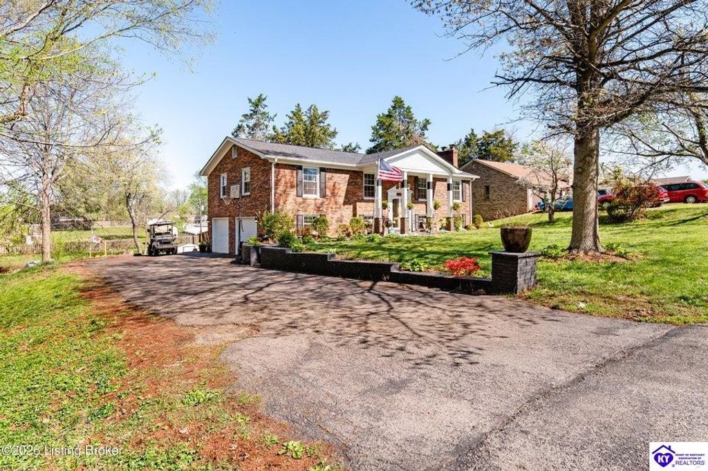 202 Cedarview Drive, Shepherdsville, KY 40165