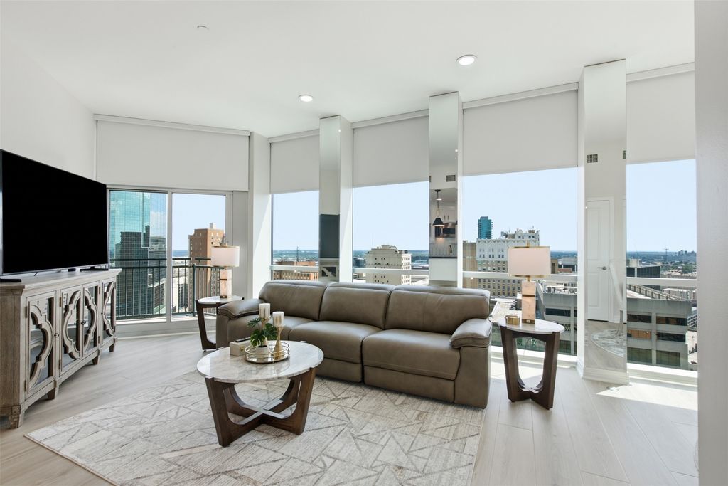 500 Throckmorton Street 2111, Fort Worth, TX 76102 — exterior