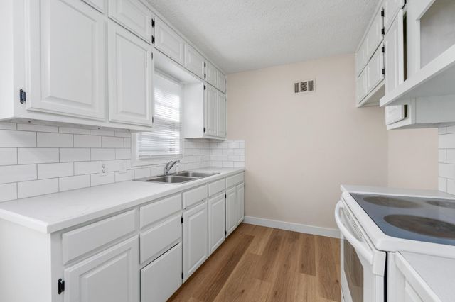1844 S Volutsia Ave, Wichita, KS 67211
