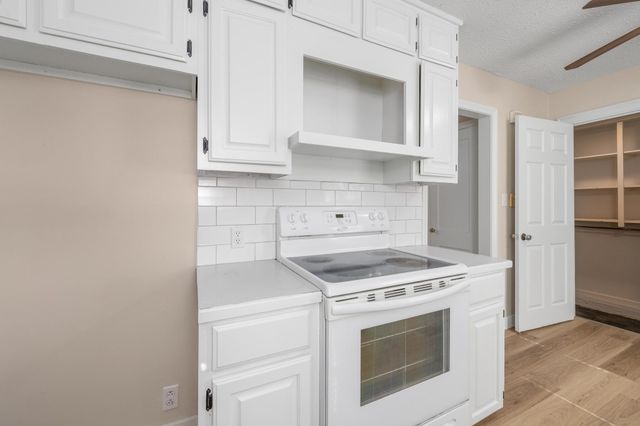 1844 S Volutsia Ave, Wichita, KS 67211