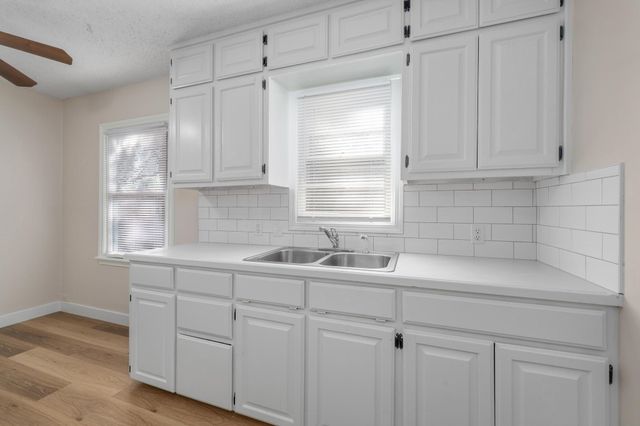 1844 S Volutsia Ave, Wichita, KS 67211