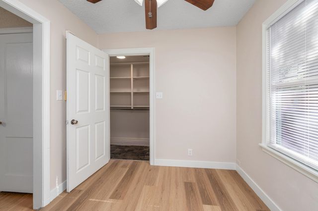 1844 S Volutsia Ave, Wichita, KS 67211