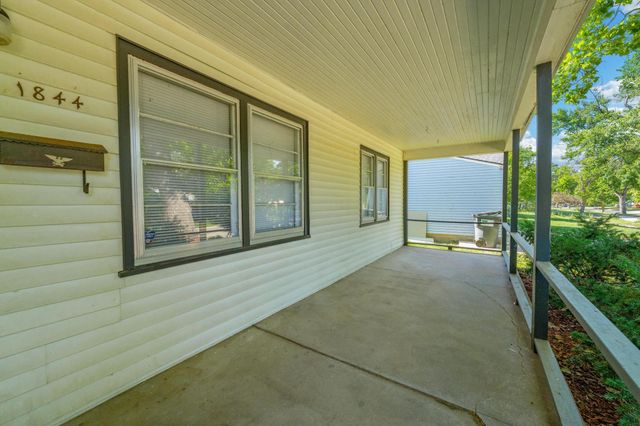 1844 S Volutsia Ave, Wichita, KS 67211