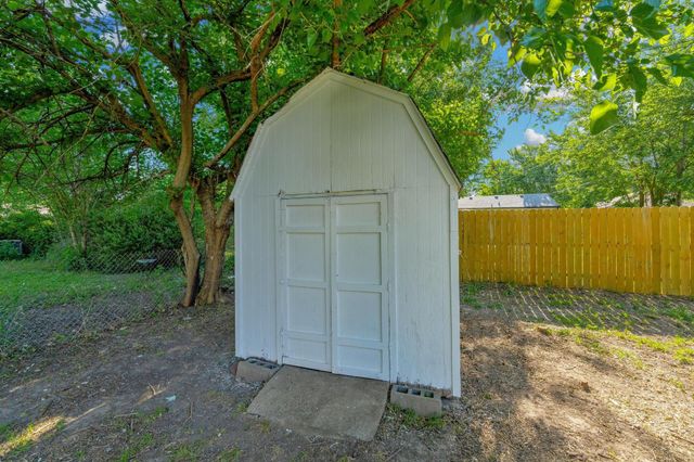 1844 S Volutsia Ave, Wichita, KS 67211
