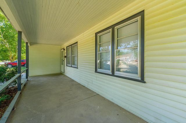 1844 S Volutsia Ave, Wichita, KS 67211