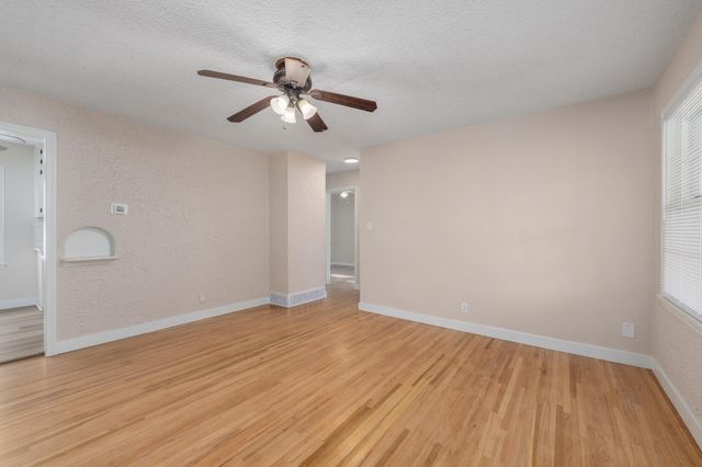 1844 S Volutsia Ave, Wichita, KS 67211