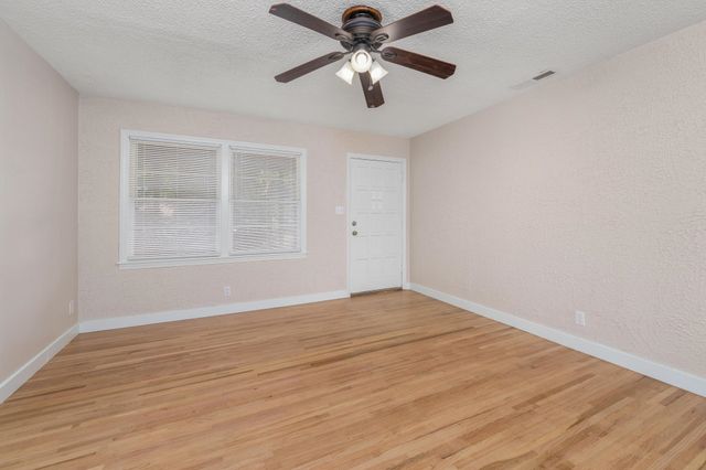 1844 S Volutsia Ave, Wichita, KS 67211