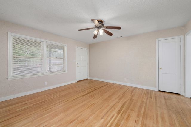 1844 S Volutsia Ave, Wichita, KS 67211