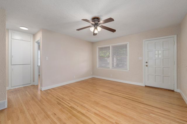 1844 S Volutsia Ave, Wichita, KS 67211