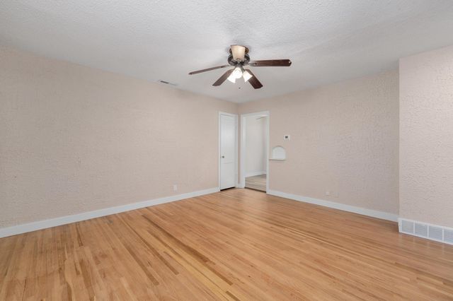 1844 S Volutsia Ave, Wichita, KS 67211
