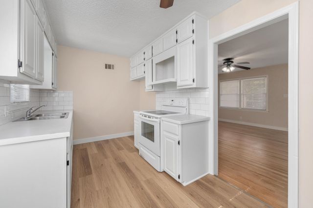 1844 S Volutsia Ave, Wichita, KS 67211