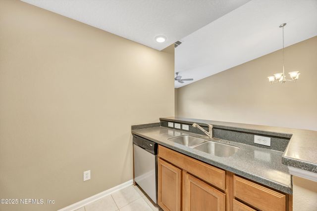 4240 MIGRATION Drive 9-7, Jacksonville, FL 32257