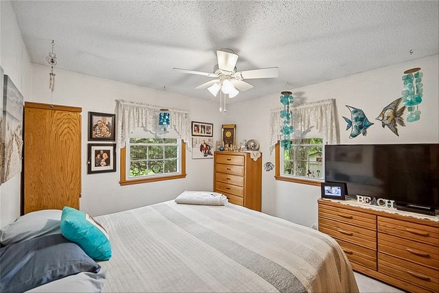 2055 E Leland Avenue, Des Moines, IA 50320