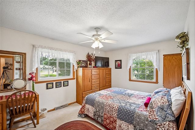 2055 E Leland Avenue, Des Moines, IA 50320
