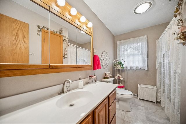 2055 E Leland Avenue, Des Moines, IA 50320